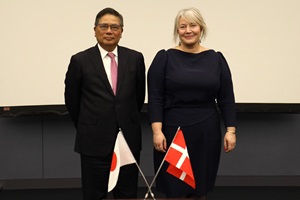 Mr. ISHIMURA and Danish minister